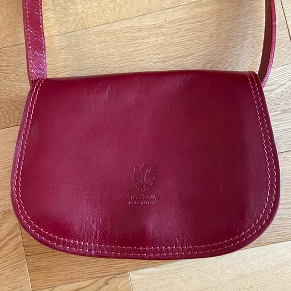 Red Italian leather crossbody purse - Picture 2 of 10